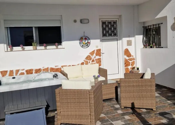 Stergios Suite With Private Jacuzzi