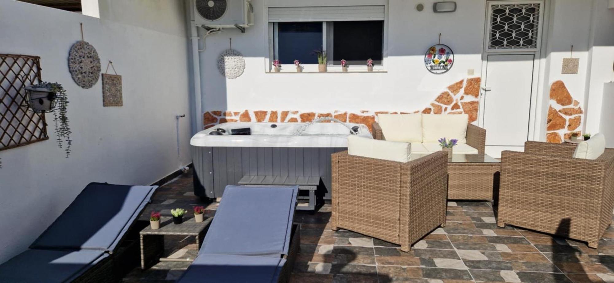 Stergios With Private Jacuzzi Appartamento *